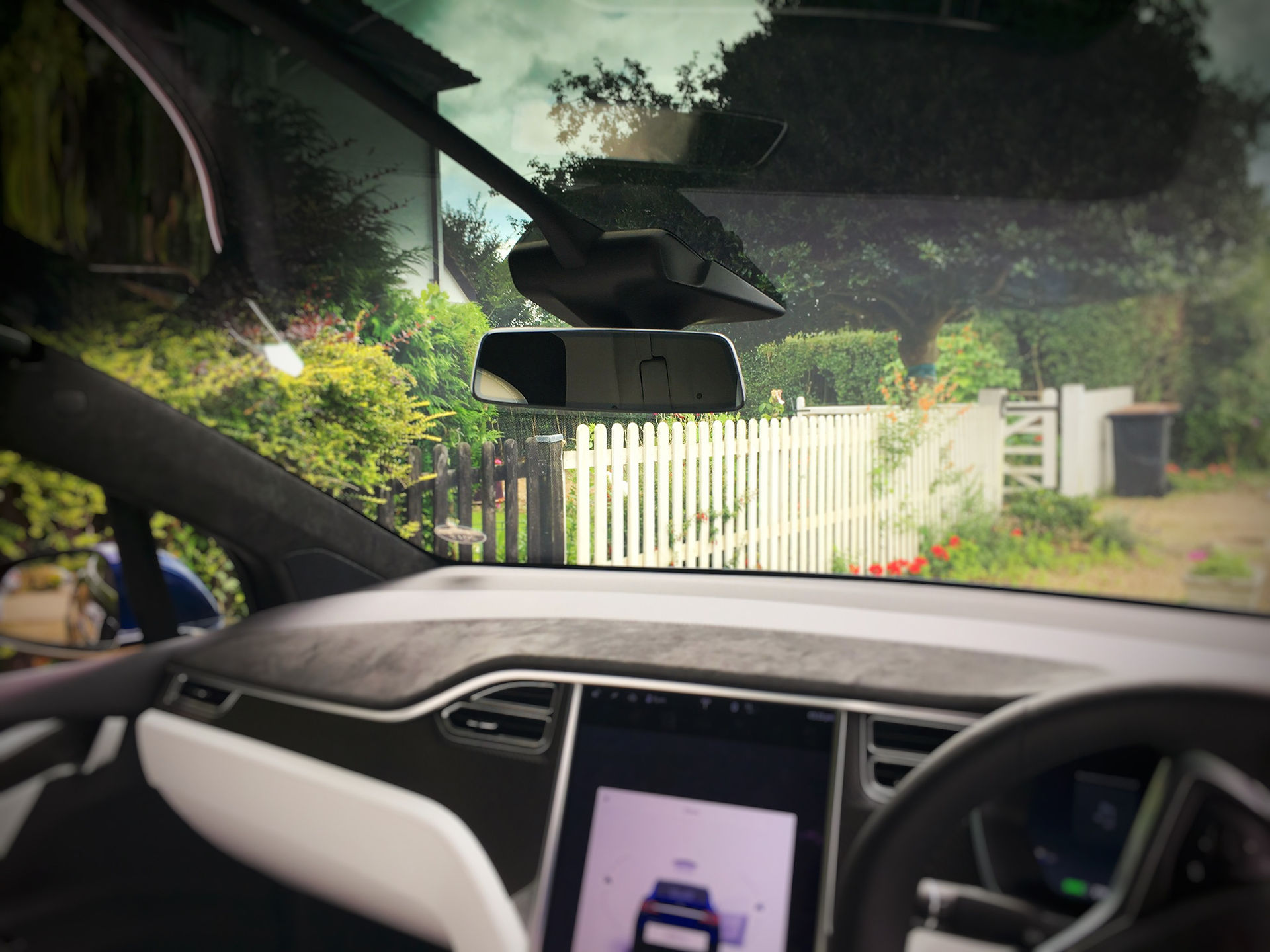 Tesla Model X Dashcam Installation
Goluk T1 T3
Virginia Water
Surrey
London