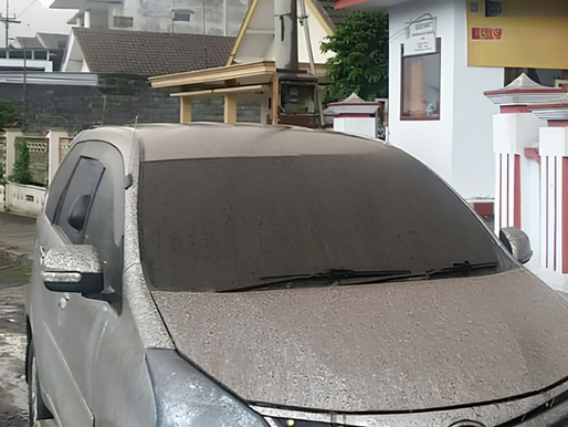 Jangan Asal di Lap! Ini Cara Aman Bersihkan Abu Vulkanik di Mobil