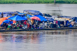tráfego fluvial no Rio Congo