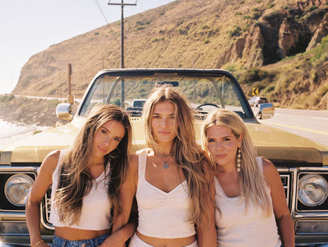 Exclusive Interview: Just Jayne Talk New Single “The Way We Were,” Touring with Maddie & Tae, and What’s Next