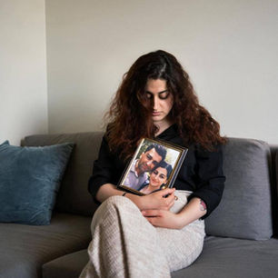 ژینۆ بابامیری، کچی بەندکراوی سیاسیی کورد ڕزگار بابامیری، لە ڕیزی ڕووخسارە ئیلهام بەخشەکانی ڕۆژنامەی فاردیەن لە ساڵی ٢٠٢٥ دانرا.