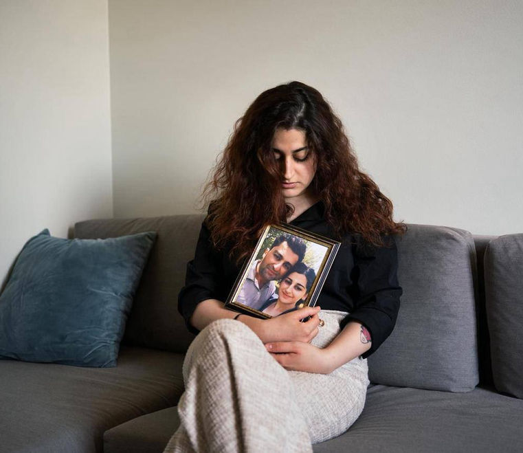 ژینۆ بابامیری، کچی بەندکراوی سیاسیی کورد ڕزگار بابامیری، لە ڕیزی ڕووخسارە ئیلهام بەخشەکانی ڕۆژنامەی فاردیەن لە ساڵی ٢٠٢٥ دانرا.