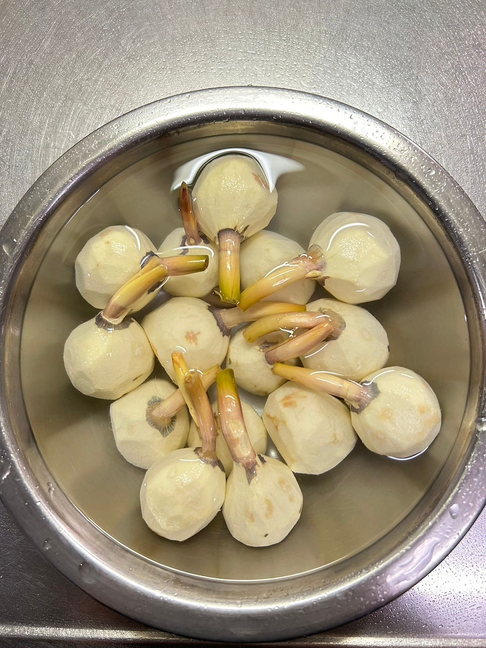 皮を剥いて水にさらしたくわい