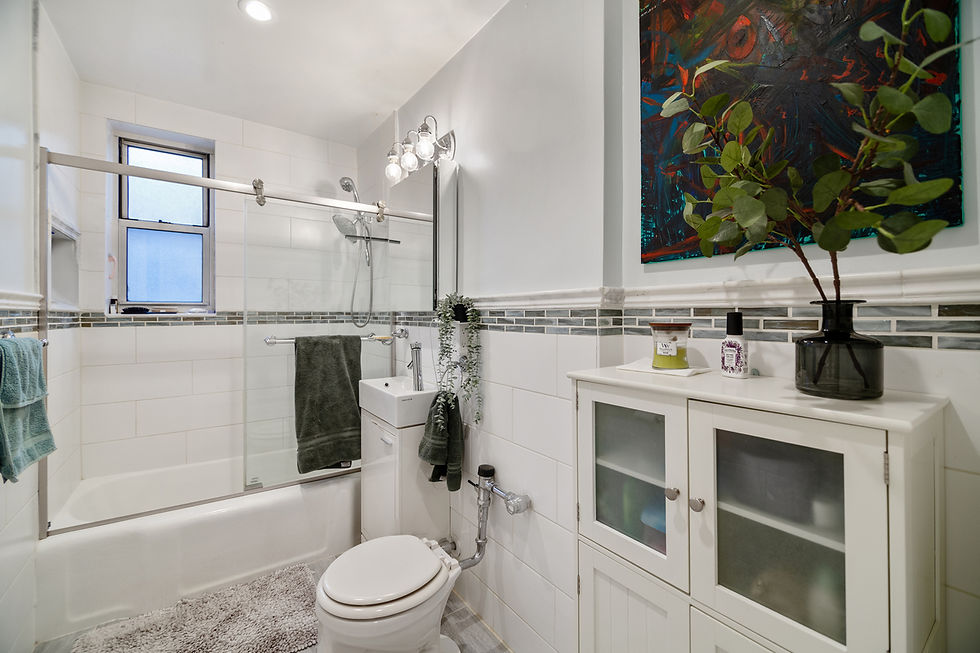 65-45_Yellowstone_Boulevard_3D_Bathroom