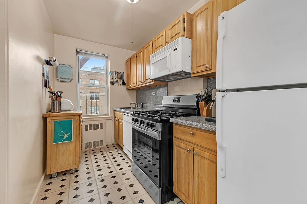 66-33_Yellowstone_Boulevard_5B_Kitchen_04