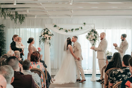 Wedding photo first kiss