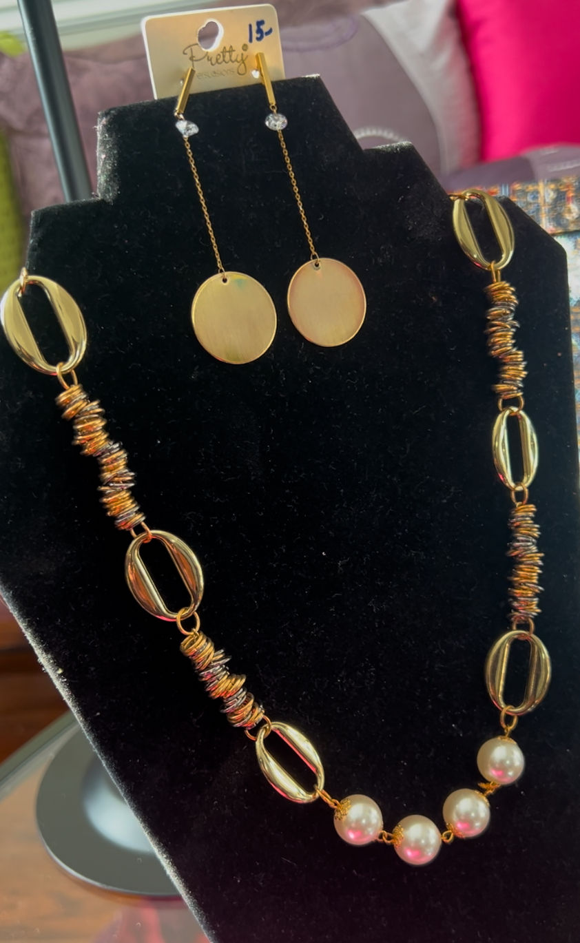Thumbnail: Gold ornamented Necklace (only)