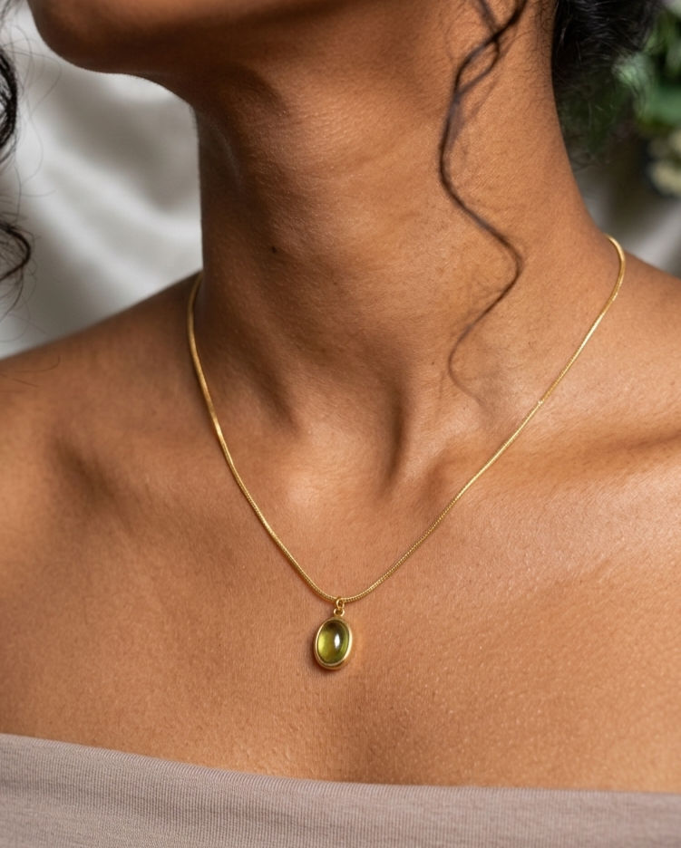Emerald Glow Pendant Necklace