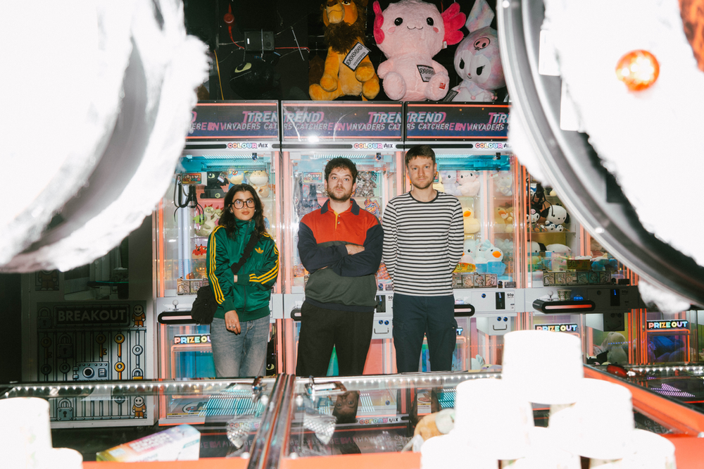 Sunglasz Vendor turn it up to breaking point on Break Glass