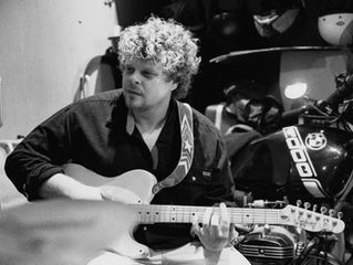 Oswald Slain leans into chaos, delusion and DIY charm on new single ‘Hot Boys’