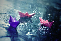 Ιn-the-rain-paper-boats