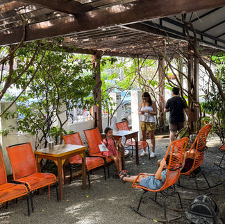 Espaço de espera do restaurante Reteteu