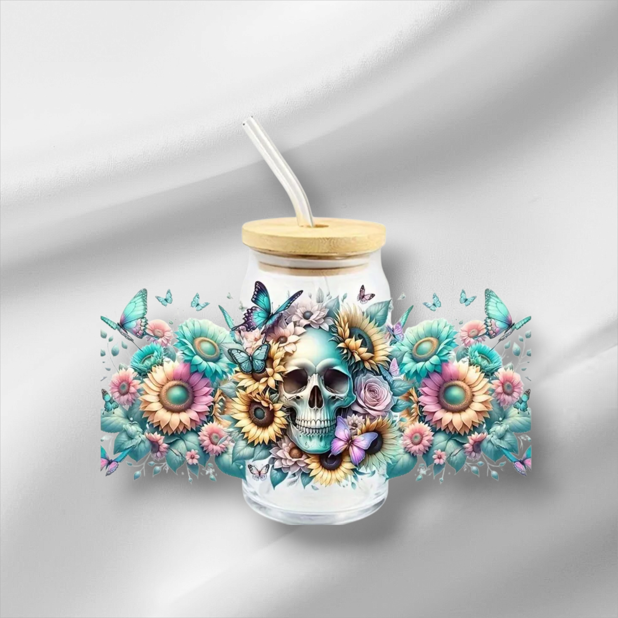 Tasse en verre avec pailles