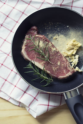 Rohes Rindfleisch auf Pan