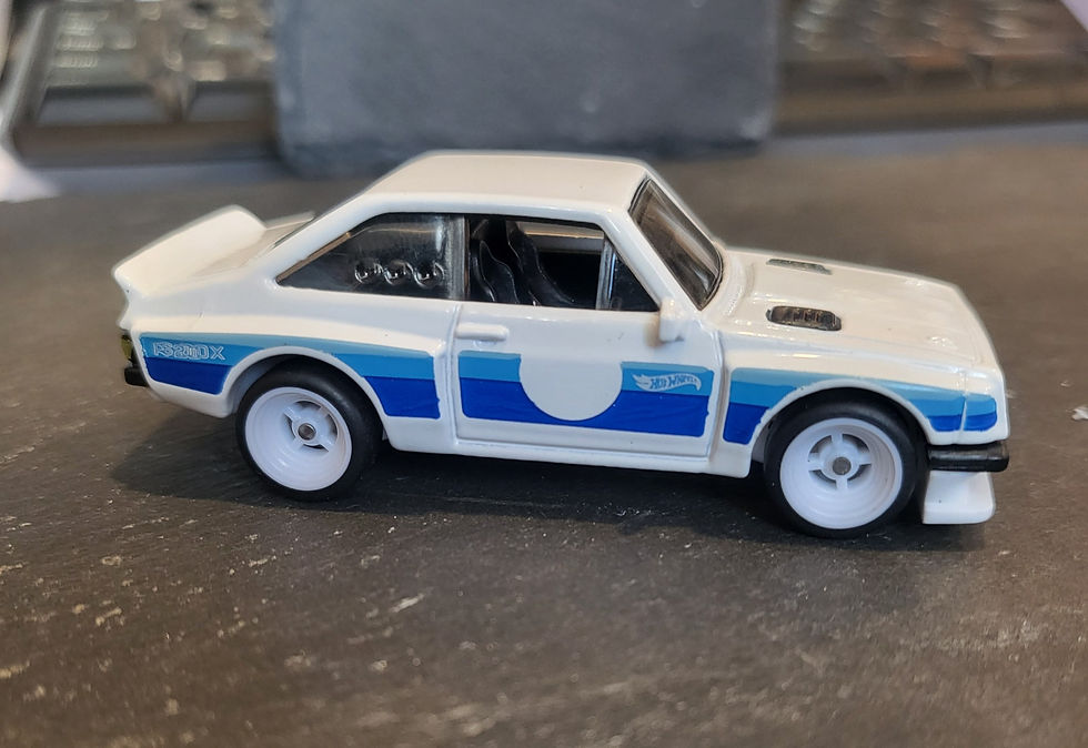 White 4 Spoke Wheels with Slick Tyres