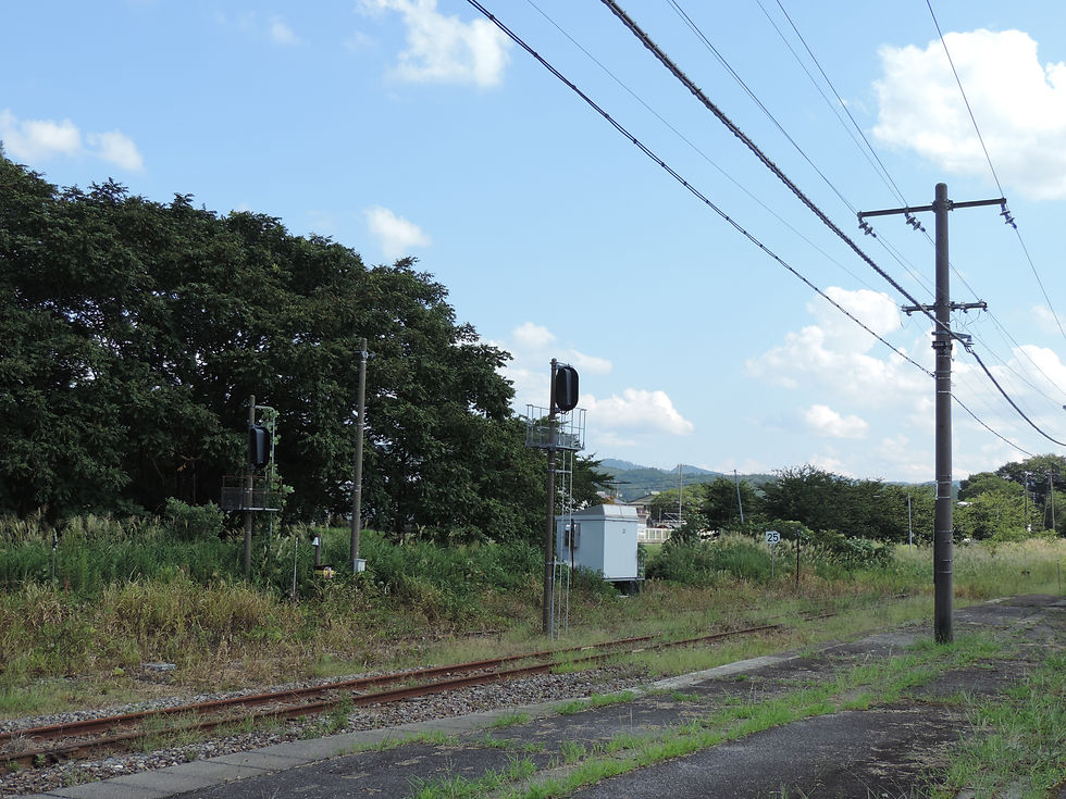 小国駅構内(柵の外から撮影)