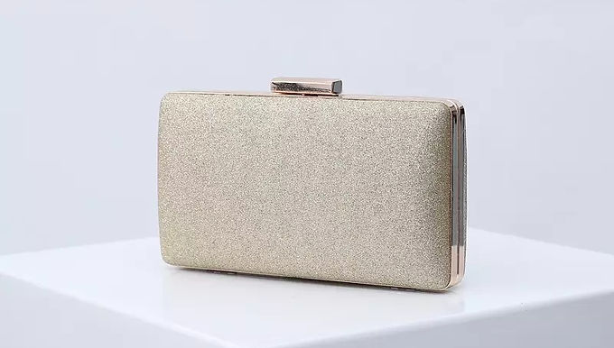 Стильный мерцающий клатч золото