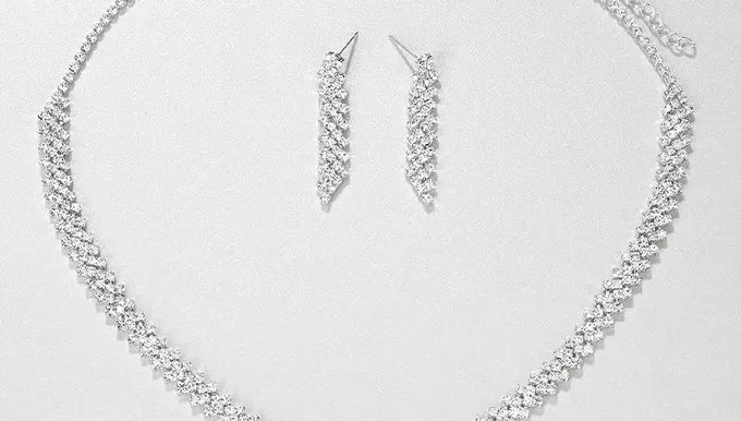 Вечерний набор из ожерелья и серег