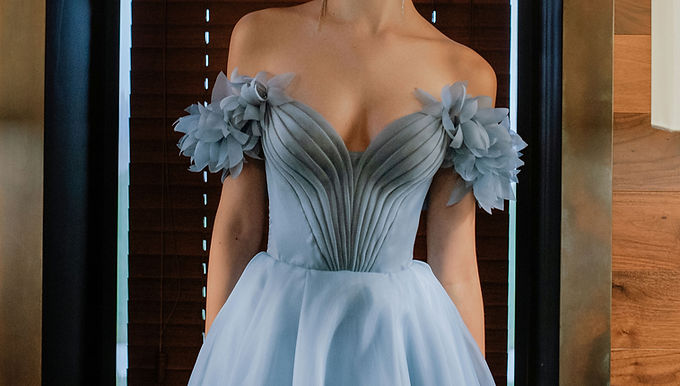 Вечернее платье с рукавами качелями  MANULA