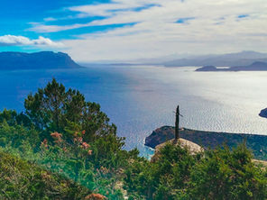 Capo Figari Wanderung mit Blick auf Tavolara