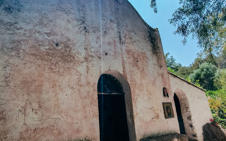 Kirche am Sorgente Su Gologone