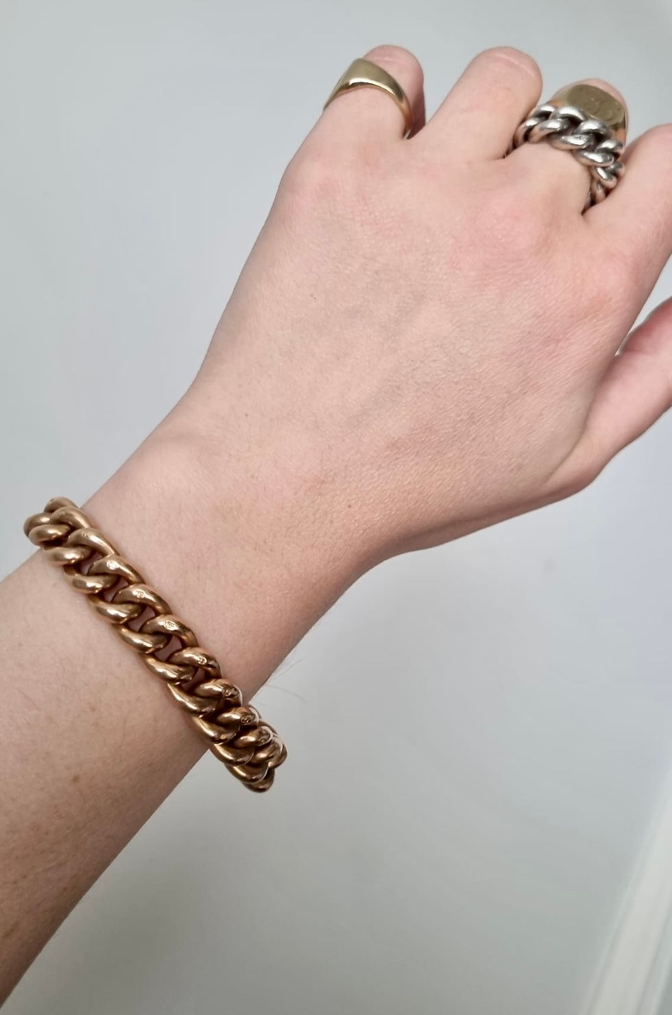 Thumbnail: Antique Edwardian 8 Inch Chunky 9K Gold Curb Link Chain Bracelet
