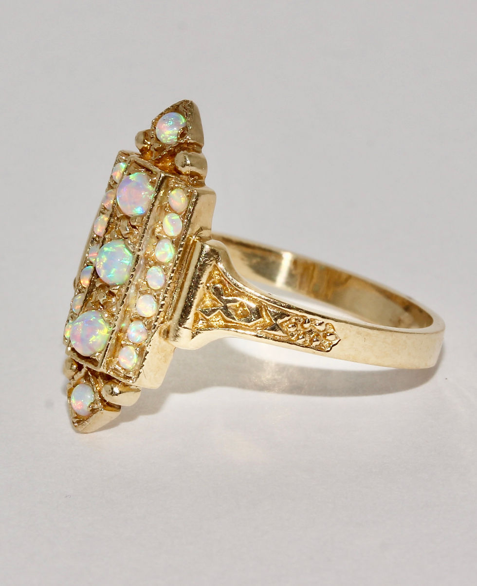 Thumbnail: Vintage English 9K Gold Opal Ring