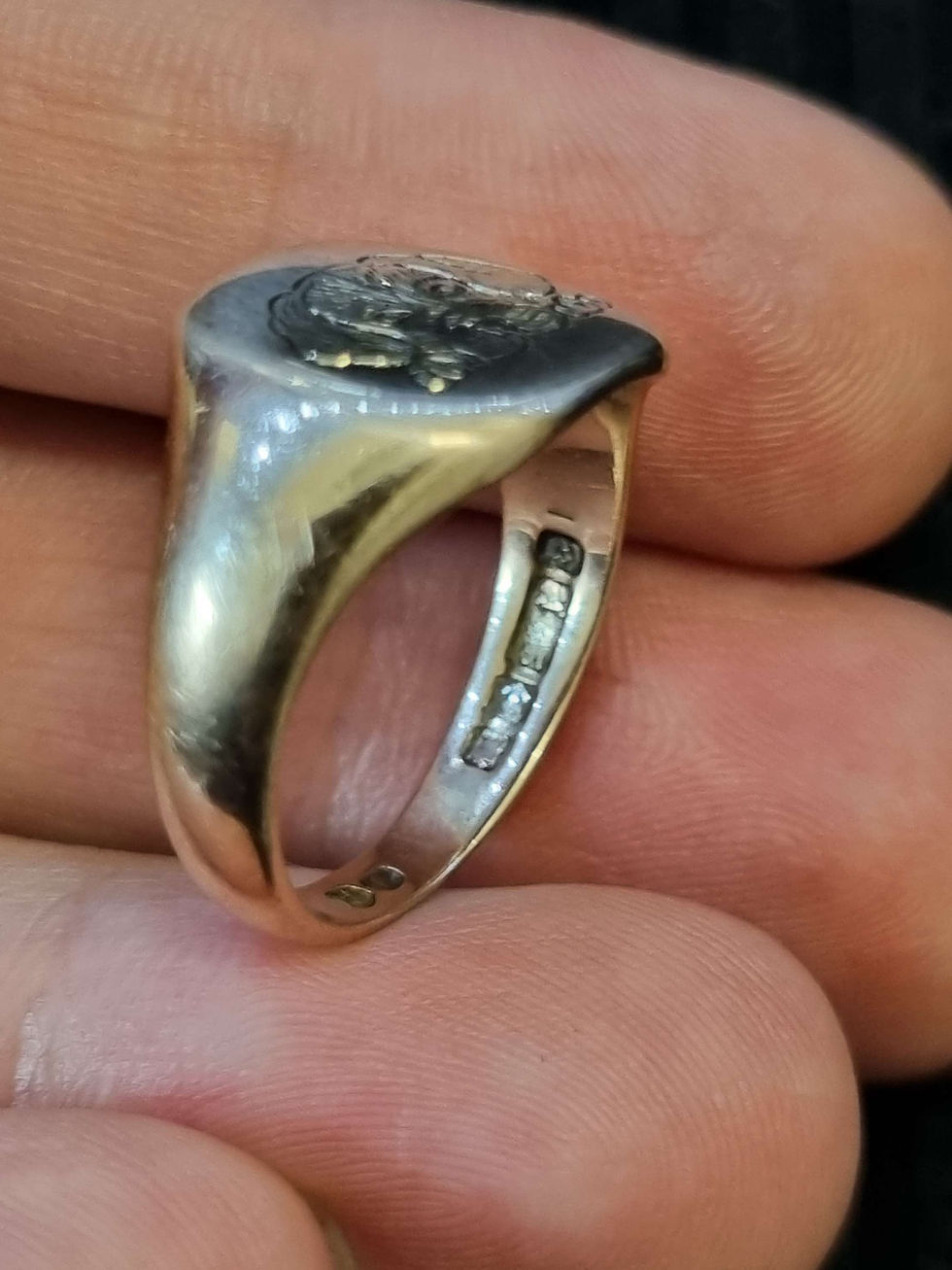 Thumbnail: Antique Puppy Dog Engraved 9K Gold Signet Ring