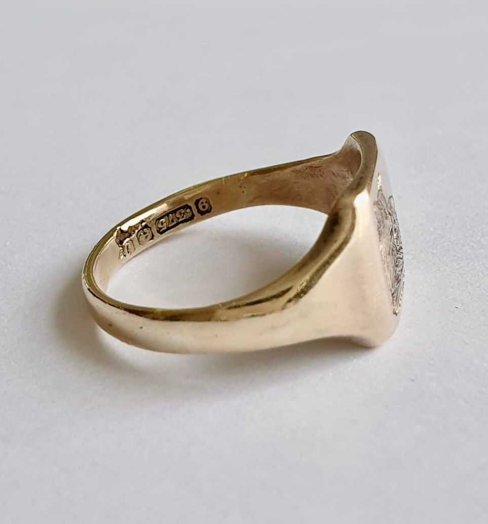 Thumbnail: Art Deco Engraved Fox 9K Gold Signet Ring