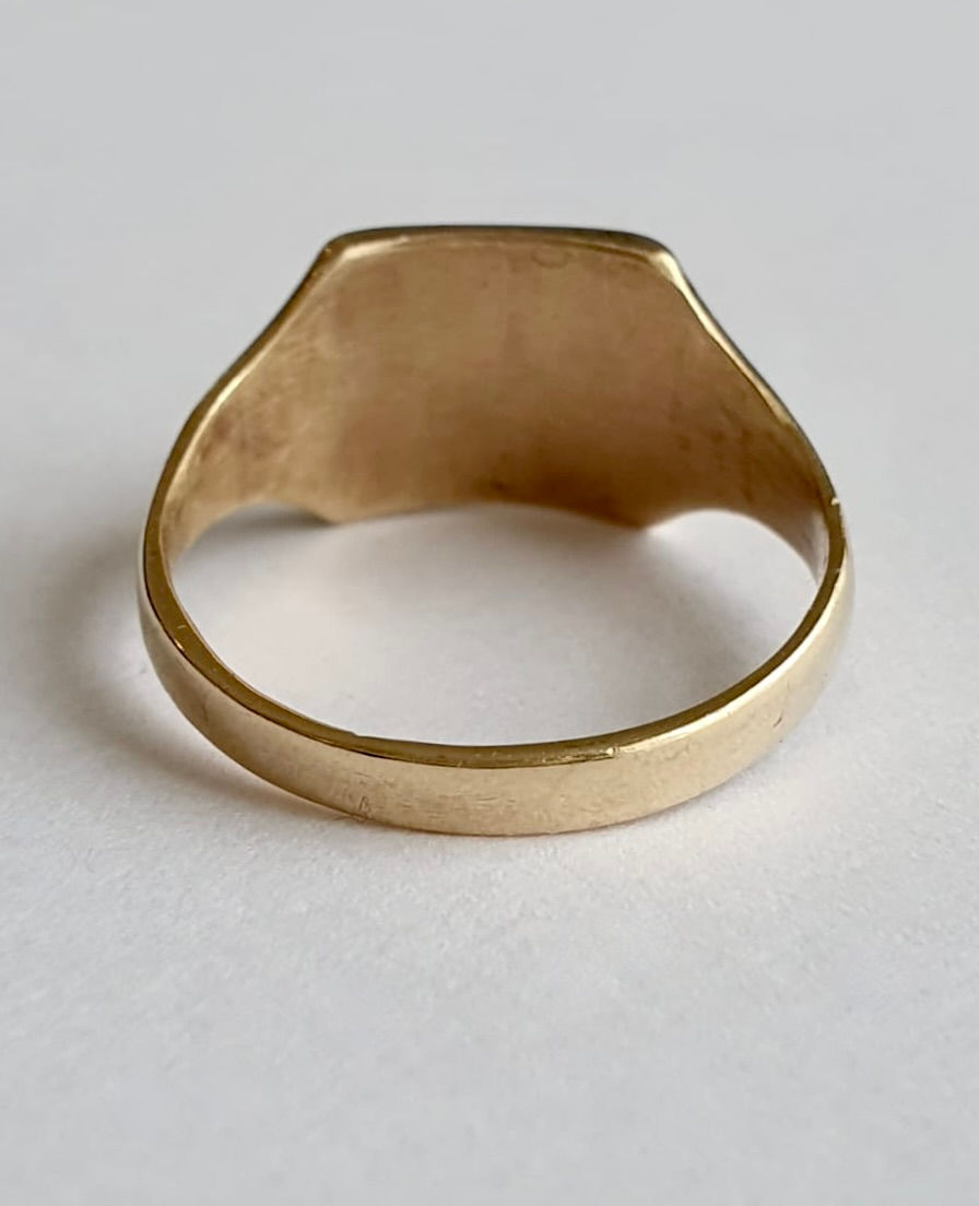 Thumbnail: Art Deco Engraved Fox 9K Gold Signet Ring