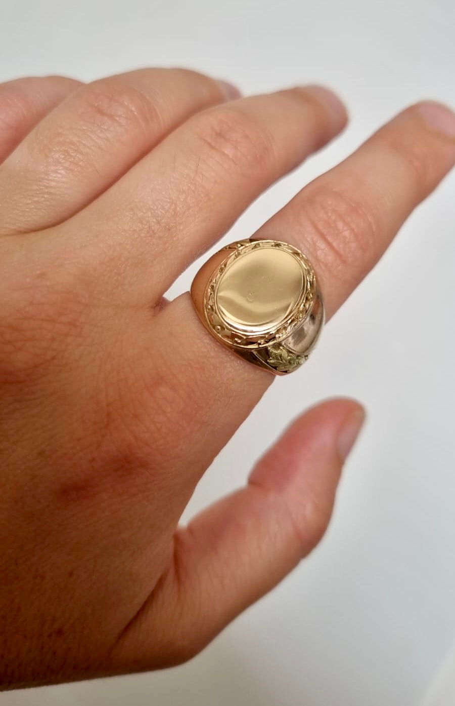 Thumbnail: Art Nouveau 14K Bi Colour Heavy Gold Signet Ring