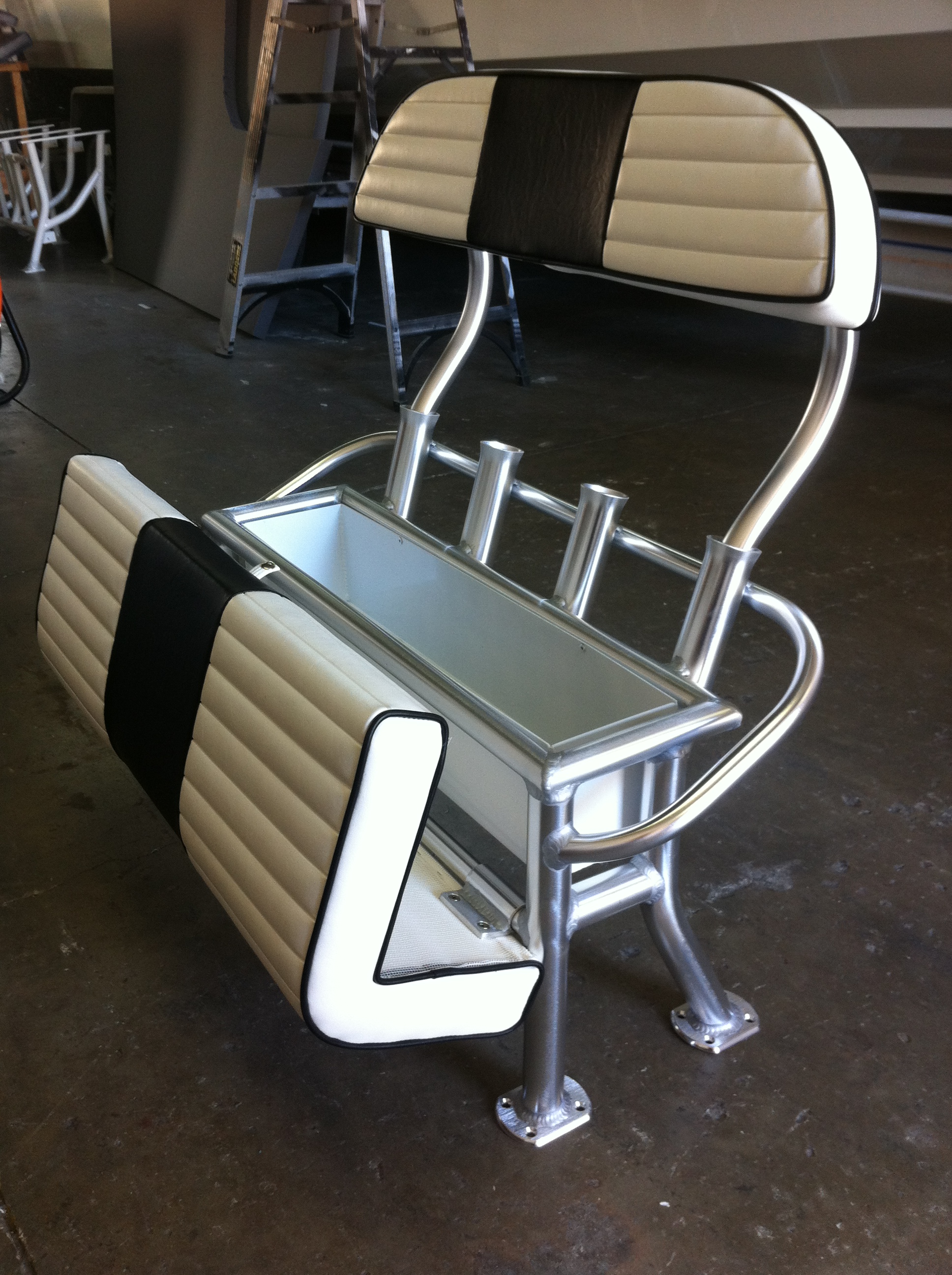 LEANING POST secustommarine