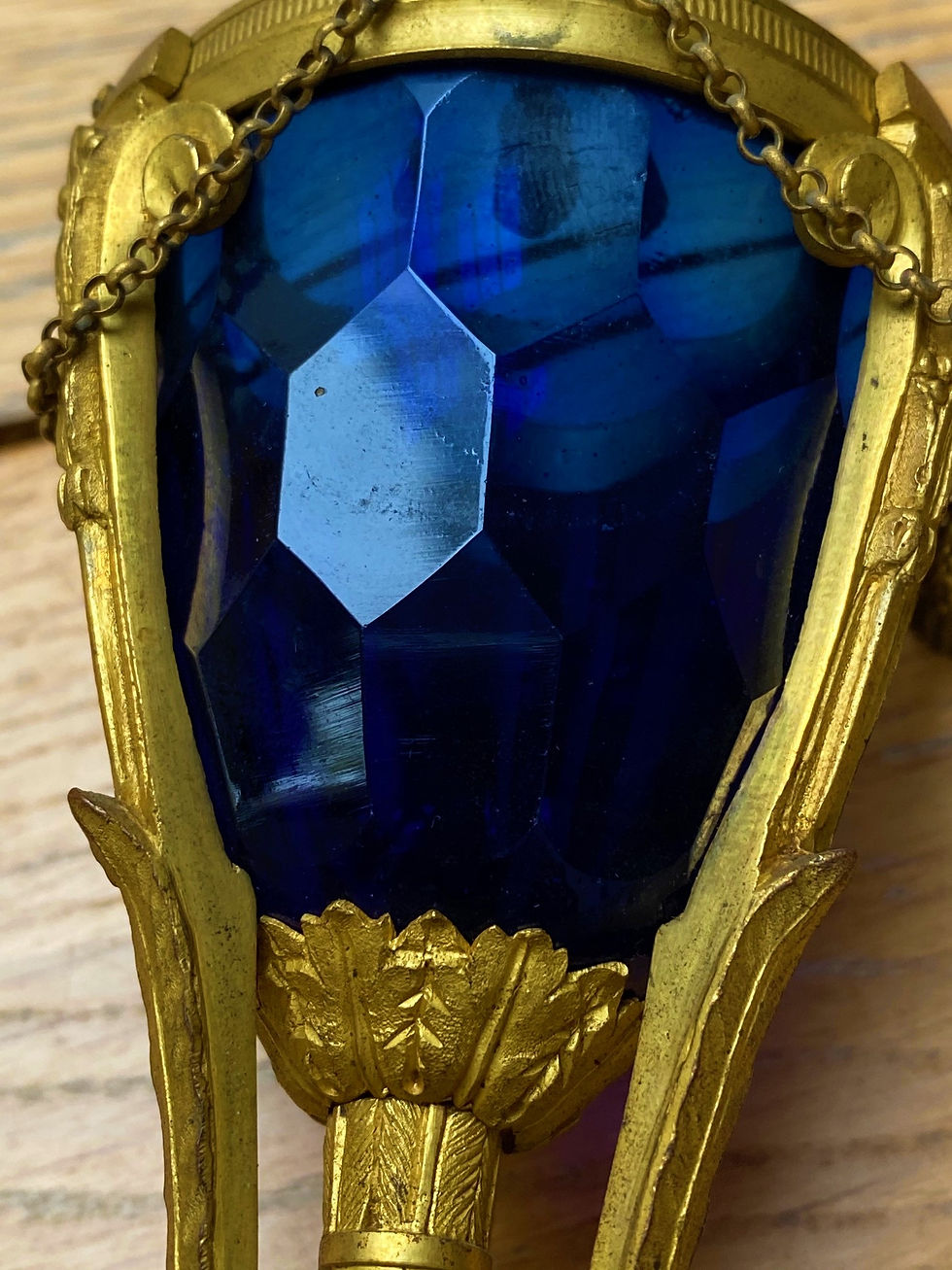 Miniature : Paire de cassolettes 19ème siècle en verre bleu taillé et bronze doré