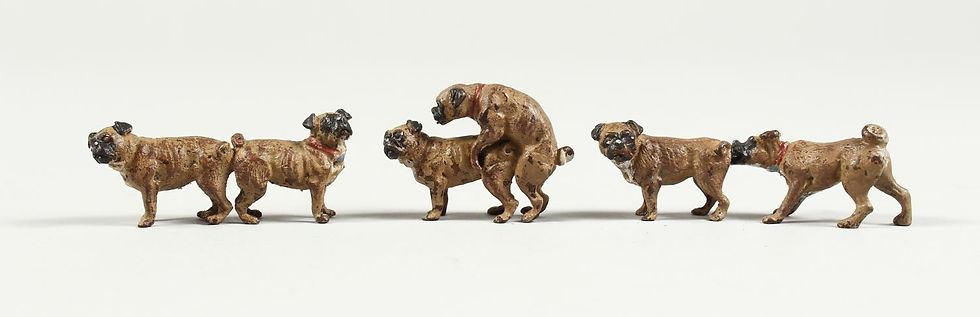 Miniature : Bronze de Vienne, Trois petits groupes de chiens carlins par Bergman