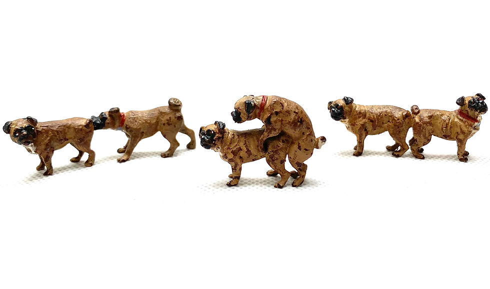 Miniature : Bronze de Vienne, Trois petits groupes de chiens carlins par Bergman
