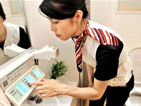 INODOROS JAPONESES QUE ANALIZAN LA SALUD DEL USUARIO