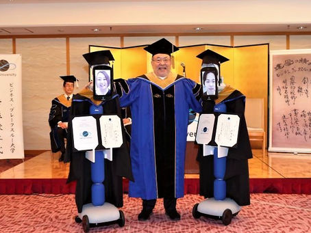 UNIVERSIDAD EN JAPON REALIZA CEREMONIA DE GRADUACION CON ROBOTS ANTE EL CORONAVIRUS