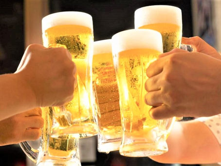 EXPERTOS JAPONESES ADVIERTEN EL RIESGO DE BEBER EN LA CALLE ANTE EL COVID-19