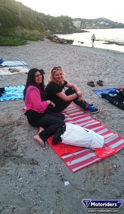 Οι T-Motoriders κάνουν bbq στο κύμα