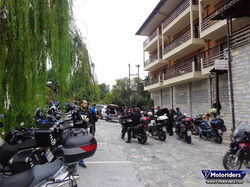 Αναζητώντας τις 6 Λίμνες