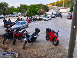 Οι T-Motoriders κάνουν bbq στο κύμα