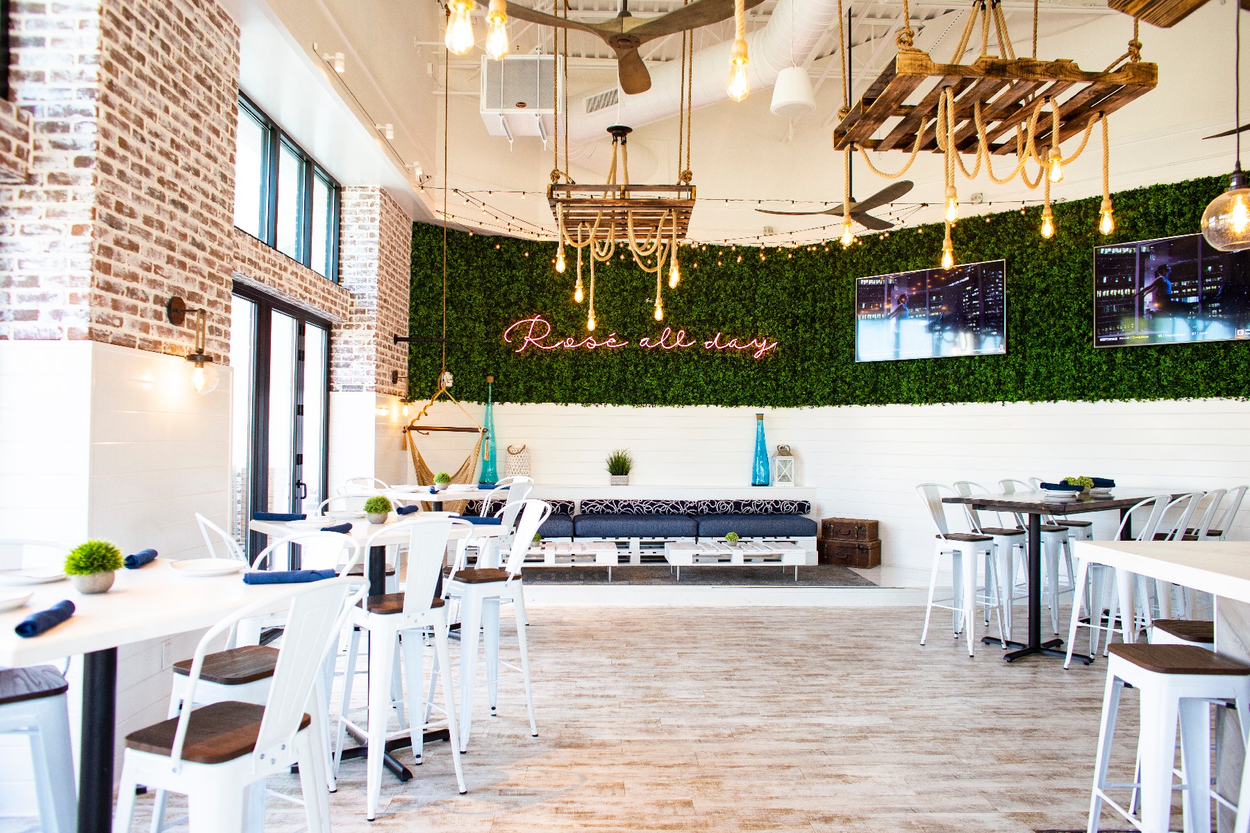 NAPLES, FL thehamptonsocial