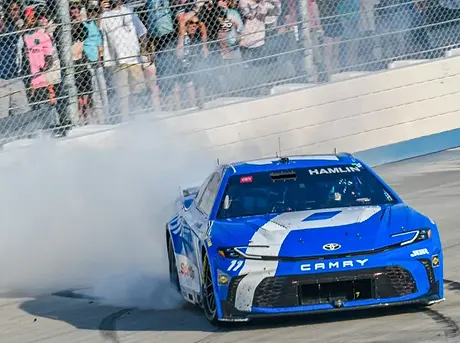 Denny_Hamlin_wins_Dover_2025-696x520.webp