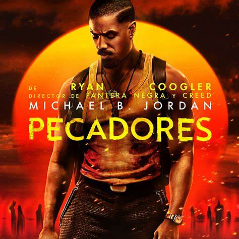 Pôster oficial do filme “Pecadores”, com Michael B. Jordan de cabeça baixa e arma em punho, sobre fundo vermelho intenso com sol ao entardecer e silhuetas misteriosas ao fundo.
