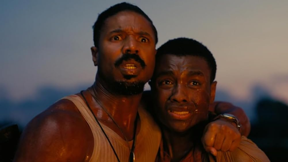 Michael B. Jordan e Miles Caton em apuros no filme Pecadores