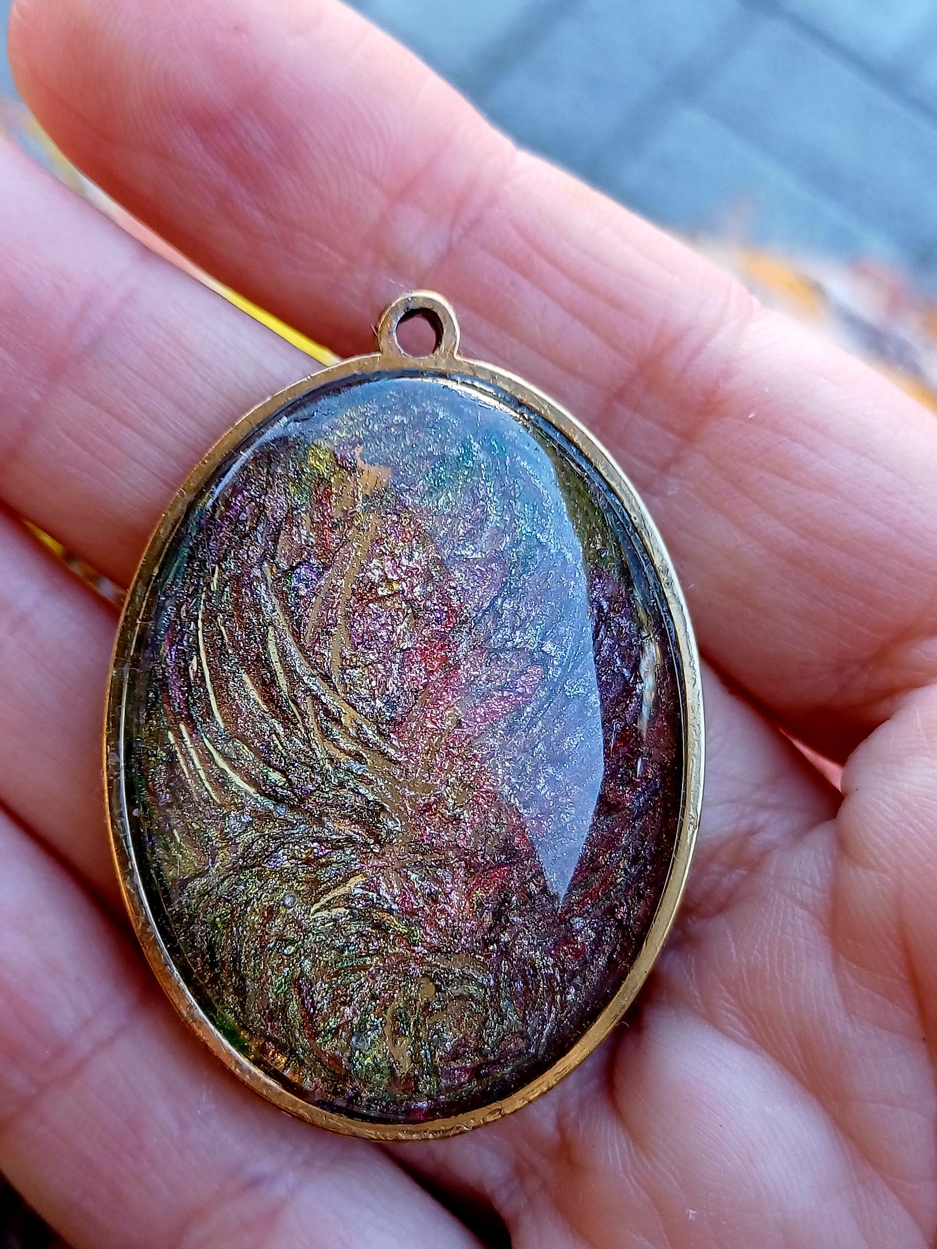 Golden Shimmer Pendant 