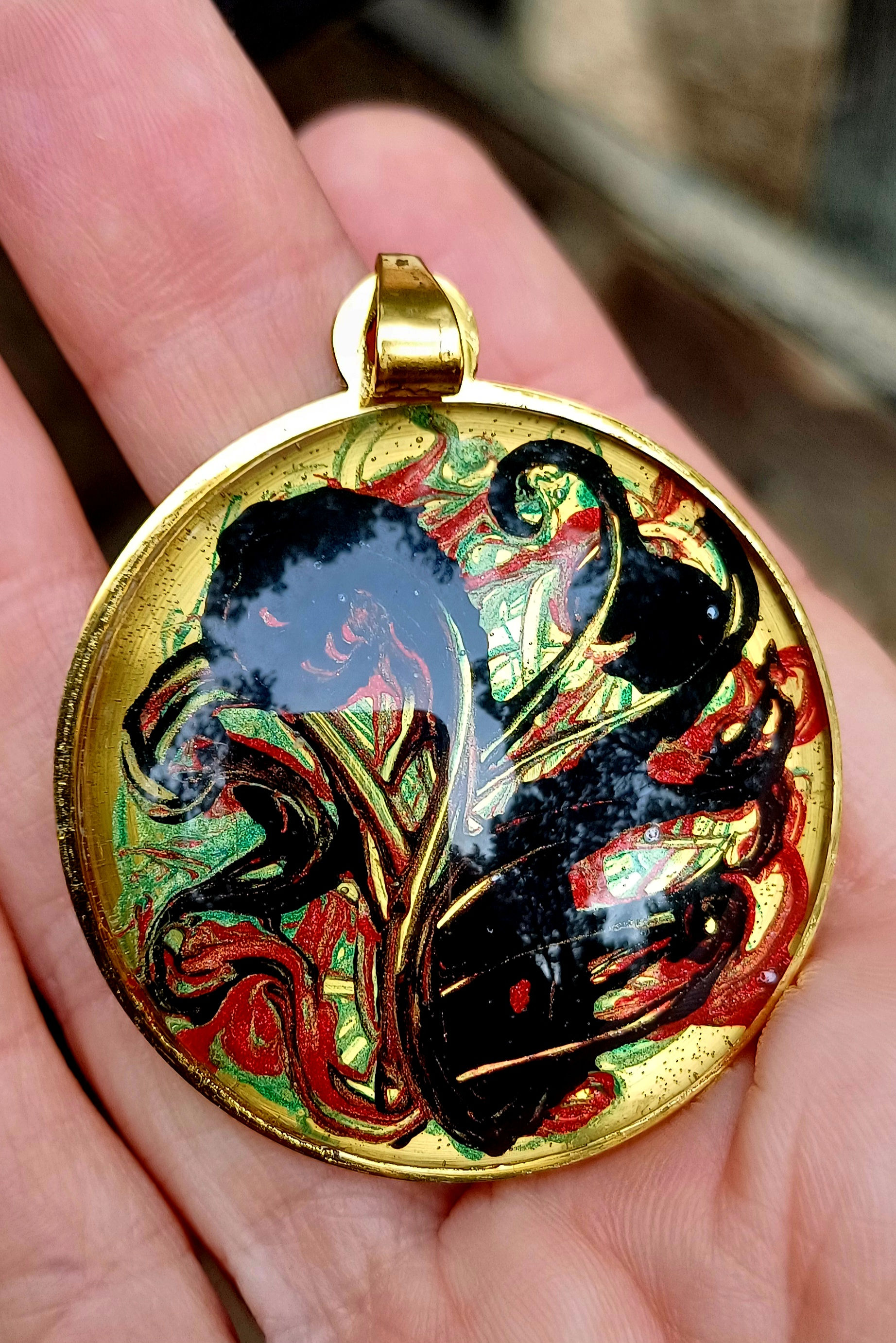 The Black Swirl Pendant 