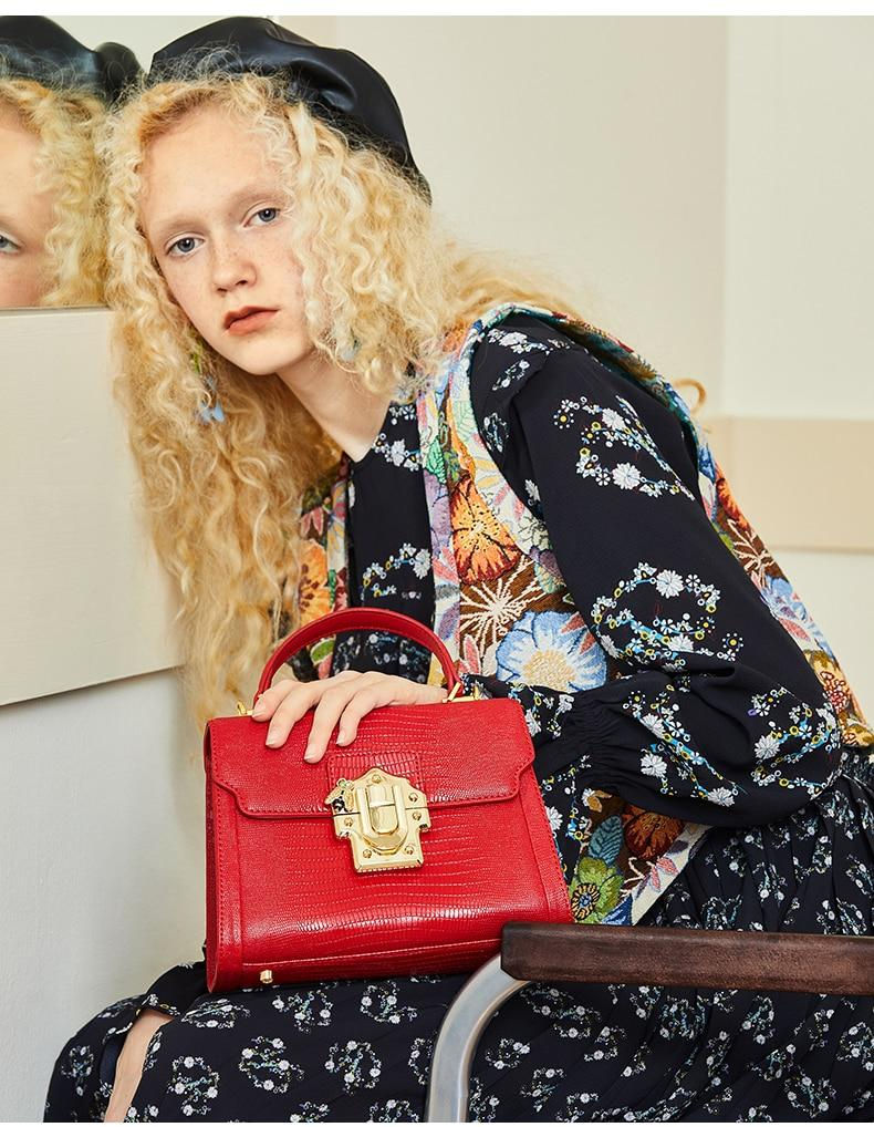 Thumbnail: Designer Serpentine Lock Handbag Split Leather Bag 2020 Fashion Women