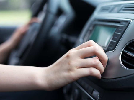 Carros com som alto e o impacto na saúde