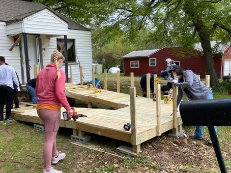 ORU Students and Williams Companies Employees Team Up to Help Local Seniors.
